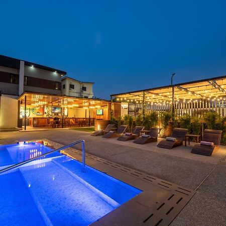 Eden Gardens Hotel Acra Exterior foto